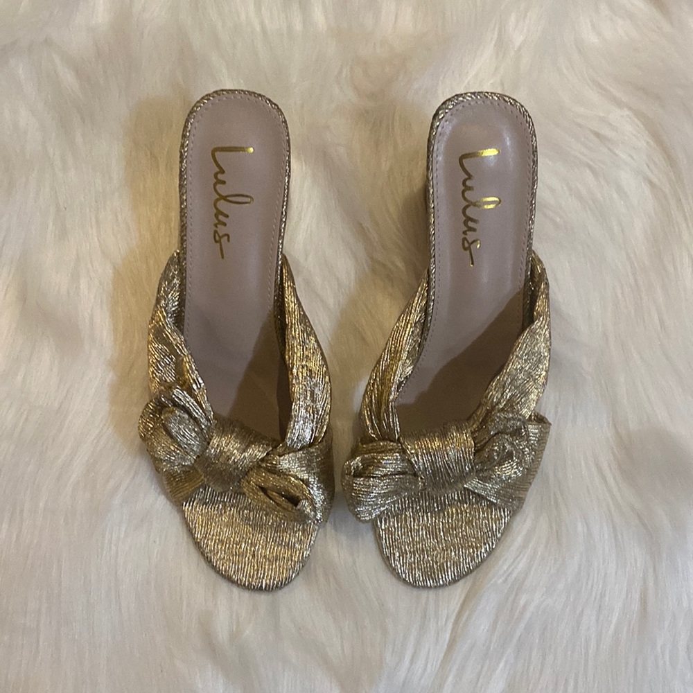 Lulus size 11 bow heel NWOB